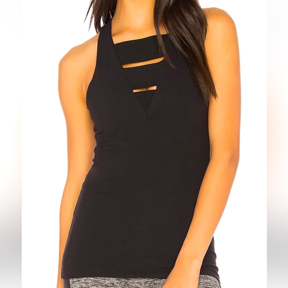 BNWT - BEYOND YOGA racetrack -elastic strap front detail -buttery soft material.